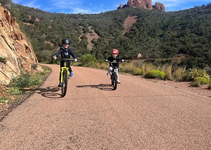 Esterel Family House Cote D'azur Дом отдыха *